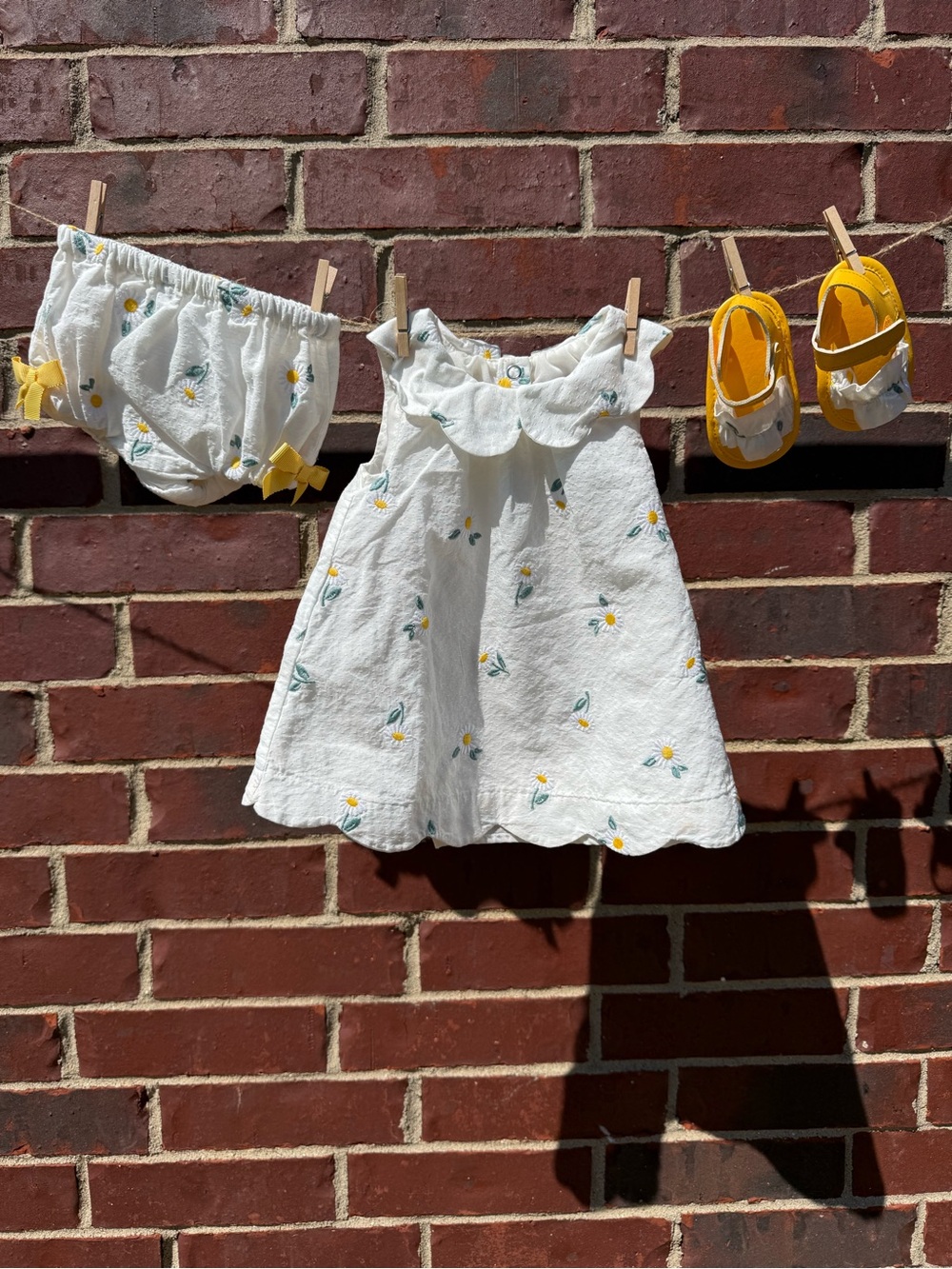 Cupcakes & Cashmere White Daisy-Print Dress with Yellow Accents